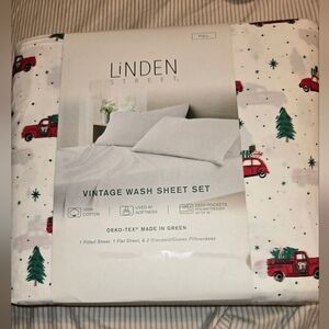 Vintage Wash Sheet Set - White with Red and Green Accents